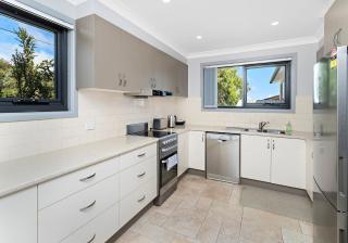 Morning Glow - Wake up to breathtaking views and golden sunrises at this serene coastal retreat. - 5