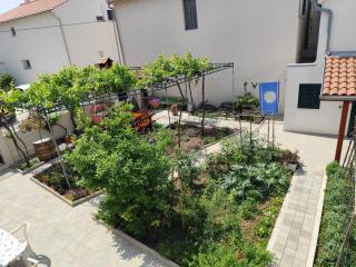 Apartments with parking space Murter - 5089 - 5