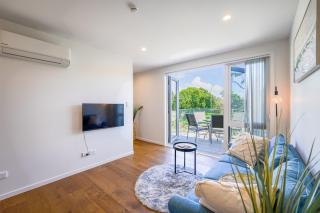 Contemporary Family Retreat Close to Airport - 4