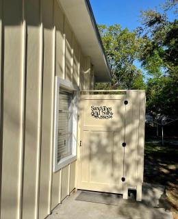 Cozy two-bedroom cottage close to everything! - 1