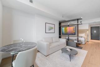 MVR 10 Years of 5-Star Service - Stay With Us - Miami - 8