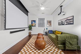 Modern Hilltop Retreat - 9