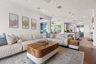 Modern Hilltop Retreat - 8