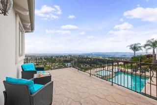 Modern Hilltop Retreat - 5