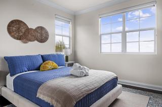 Modern Hilltop Retreat - 1