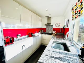 Kitson House - Sea Views, 1 min Walk to Harbour - 3