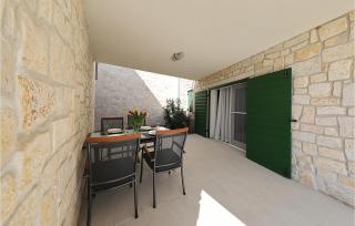 Amazing Apartment In Privlaka - 9