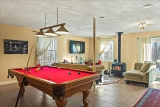 InDoor HotTub Pocono Mountains Home - 8