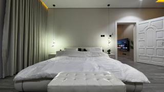 غرفة بجاكوزي مع صالة 1 من أرام ريزدنس by ARAM Residence - 2