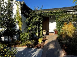 Charming Cozy Studio 5 Minutes from Sofi Stadium - 5