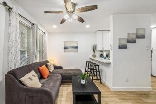 Near Midtown Montrose Apt Games Desk Wifi Tv - 0