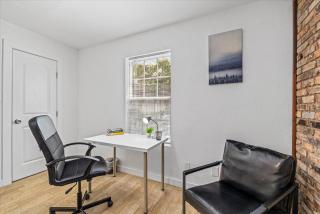 Near Midtown Montrose Apt Games Desk Wifi Tv - 6