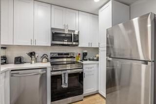 Near Midtown Montrose Apt Games Desk Wifi Tv - 3