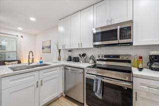 Near Midtown Montrose Apt Games Desk Wifi Tv - 8