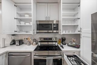 Comfy Montrose Flat Near Midtown Games Desk Wifi - 1