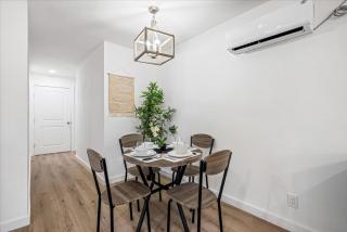 Comfy Montrose Flat Near Midtown Games Desk Wifi - 6