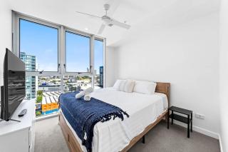 Top-Floor City View Stay at Newstead Towers - 7