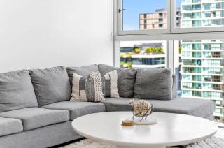 Top-Floor City View Stay at Newstead Towers - 4