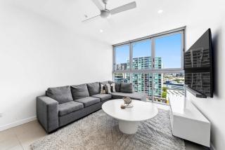 Top-Floor City View Stay at Newstead Towers - 5