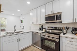 Near Montrose Midtown Flat Desk Tv Games Wifi - 8