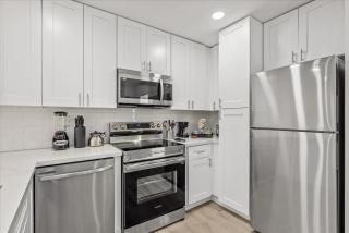 Near Montrose Midtown Flat Desk Tv Games Wifi - 4