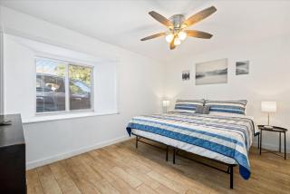 Montrose Flat Nr Midtown, Museums Tv Desk Games - 1