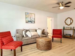 Spacious family vacation close to the beach - 7