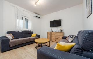 Four-Bedroom Holiday Home In Vrsi - Vrsi - 8