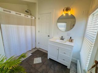 Alwaves Family 3 Bedroom Beach Apartment - 4