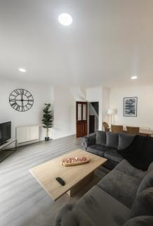 Modern 3-Bed Townhouse Manchester City Centre Free Parking - 1