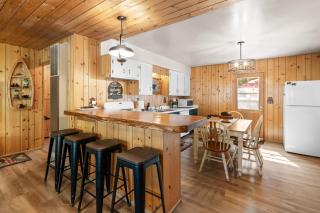 Tranquil Retreat with Fenced Backyard, Hot tub & Bar - 1