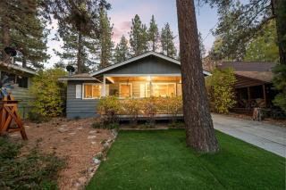 Tranquil Retreat with Fenced Backyard, Hot tub & Bar - 9