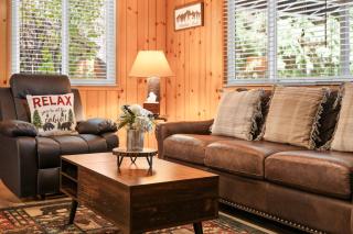 Tranquil Retreat with Fenced Backyard, Hot tub & Bar - 2