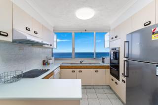 Peninsula Apartments Surfers Paradise - 7