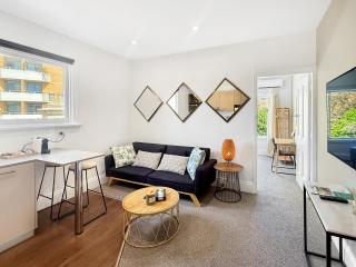 Executive Serviced north Sydney City pad - 6