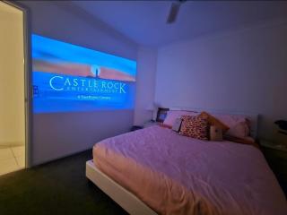 Retro Luxe Hideaway - 9