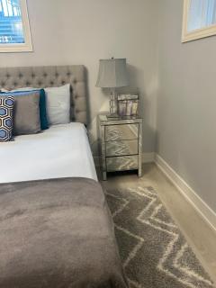 Modern Stylish Beautiful Room & Den - 8