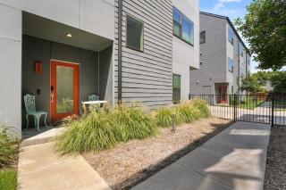 Modern Townhome Dallas Bishop Arts - 4