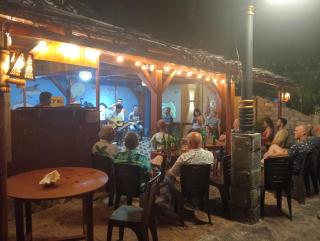 Three Ken Homestay & Cafe - 2