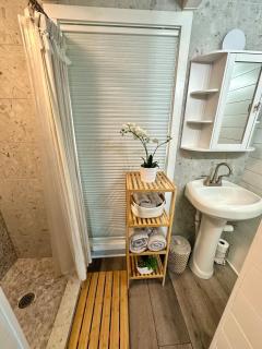 Tiny House Experience in Design District - 9