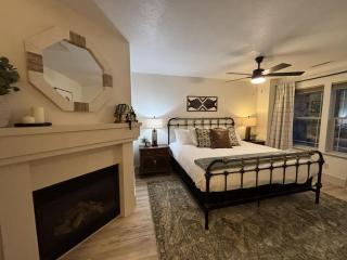 Luxury 5BR Mountain Chalet Hot Tub Game Room - 7