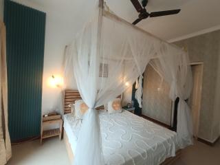 Home Stay 2 with Giriraj View I On Parikrama Marg I 5 mins to ISKCON & Daan Ghati - 8