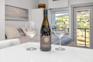 Vita Resort Vernon - Modern Studio on Okanagan Lake - 0