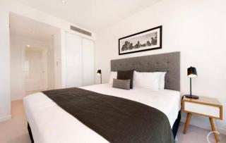 L19 Spacious Apt, Wi-Fi, Parking by Stylish Stays - 3