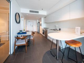Lvl 24 Apartment in the heart of CBD by Stylish Stays - 4