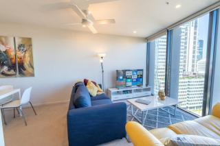 Lvl 23 Spire Infinity Pool Netflix Wifi Carpark by Stylish Stays - 9