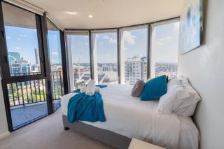 Lvl 23 Spire Infinity Pool Netflix Wifi Carpark by Stylish Stays - 6