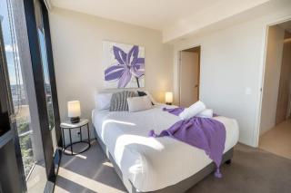 Lvl 23 Spire Infinity Pool Netflix Wifi Carpark by Stylish Stays - 4