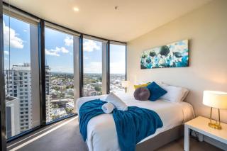 Lvl 23 Spire Infinity Pool Netflix Wifi Carpark by Stylish Stays - 1