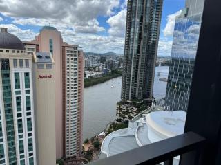 Spire 3105 HIGH-RISE HAVEN by Stylish Stays - 4